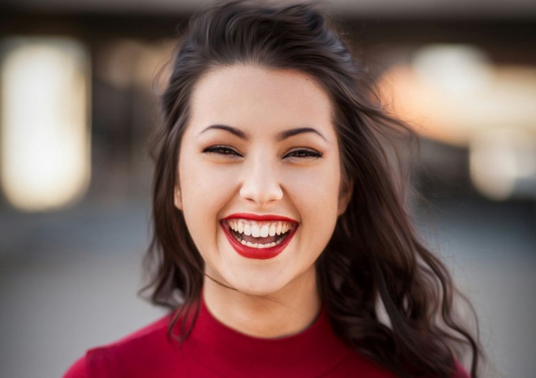 lady with healthy teeth smiling